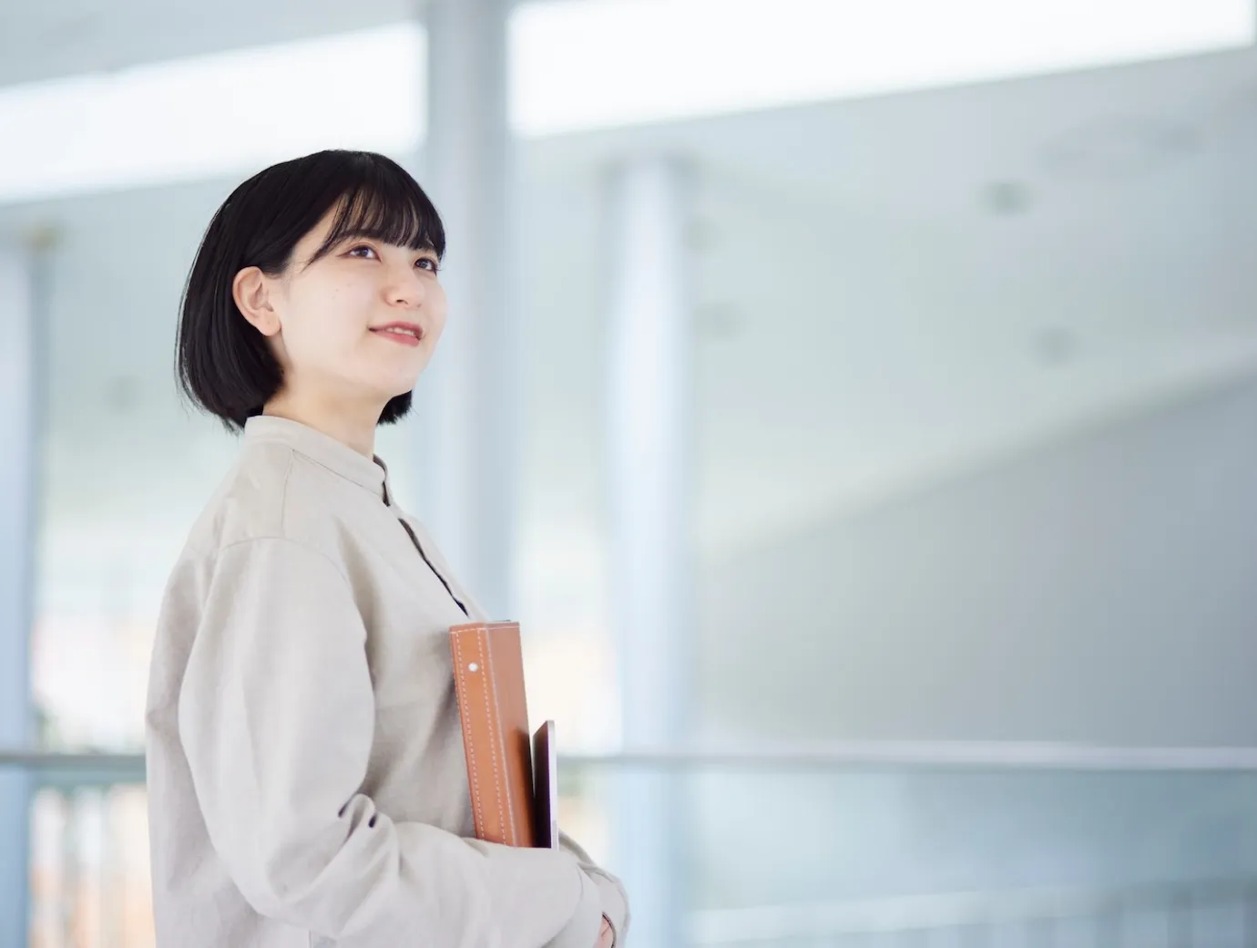 オフィスで働く女性
